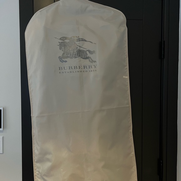 Burberry trench coat - Picture 3 of 9